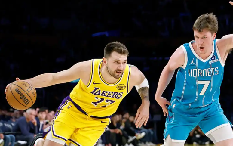 500万网彩票-惨败黄蜂18分，湖人5战4负排西部第5，东契奇空砍39分，老詹29+9