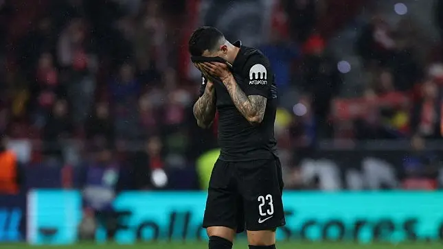 500网-全员卧底？热刺欧冠离大谱 开场22分钟4次失误送礼 22岁门将获0分