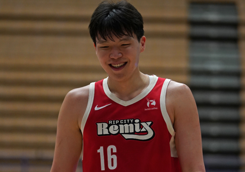 500.com-G联赛：杨瀚森15+9+5+5失误5犯遭肘击 混音罚球准绝杀太阳