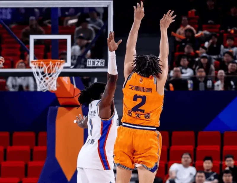 500网-今晚宁波vs上海大名单：张镇麟出战，洛夫顿、王哲林缺席